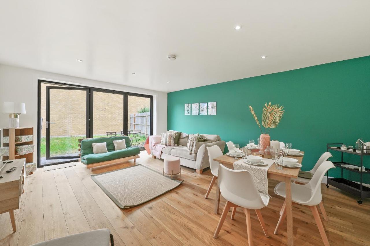 Lovely 4 Bed With Ensuite Free Wifi Off Street Parking In Sutton Morden  ภายนอก รูปภาพ